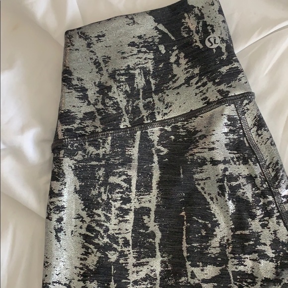 Lululemon size 4 - Picture 2 of 5